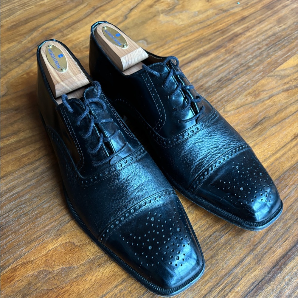 Mezlan Deer skin leather black dress shoes, size 9.